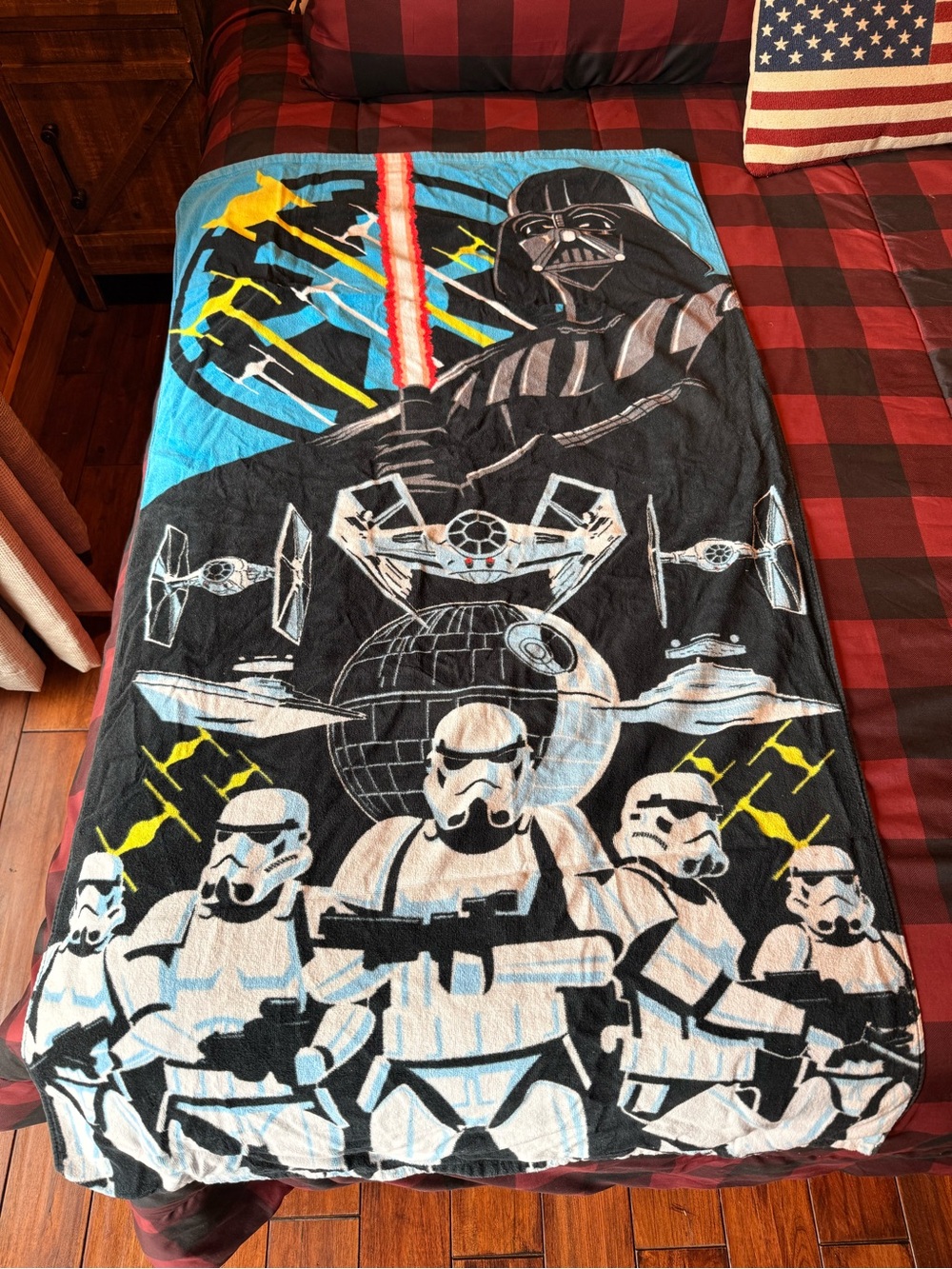 Bath/Beach/Pool Towel Star Wars Darth Vader & Stormtroopers
